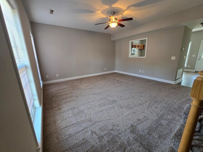 Foto del edificio - 719 Cobblestone Dr