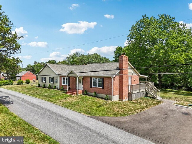 Building Photo - 3547 Hopeland Rd