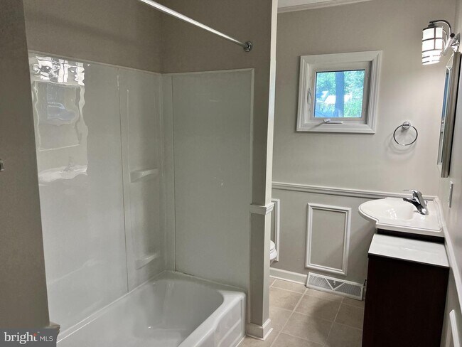 Building Photo - 38 Singley Ave