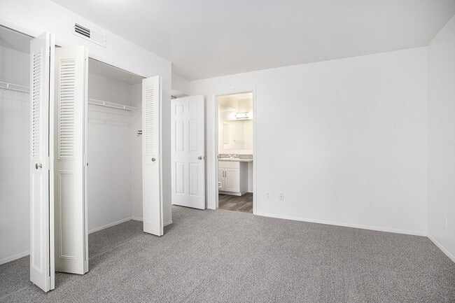 Building Photo - Pine Knoll Apartments