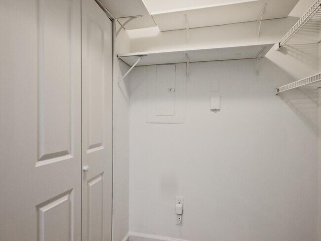 Building Photo - 632 Granville Ct
