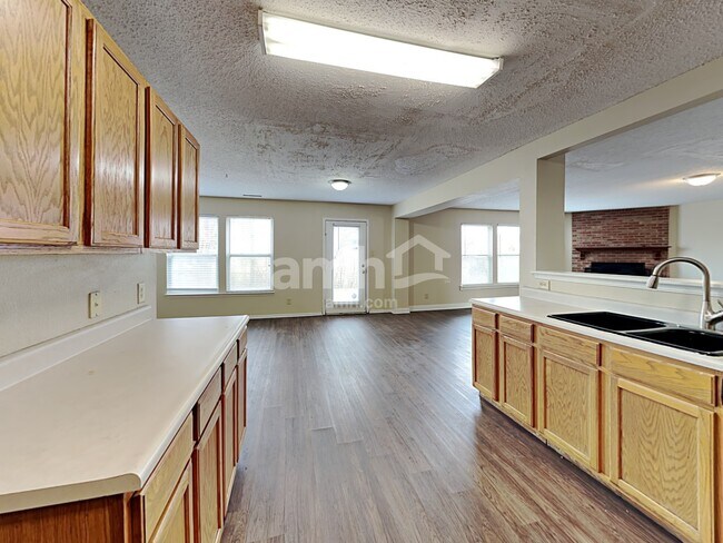 Building Photo - 6850 W Littleton Dr