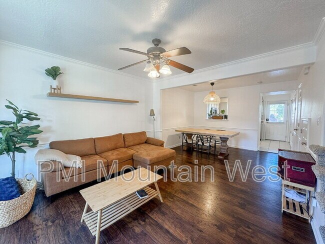 Foto del edificio - 446 E Parkside Cir