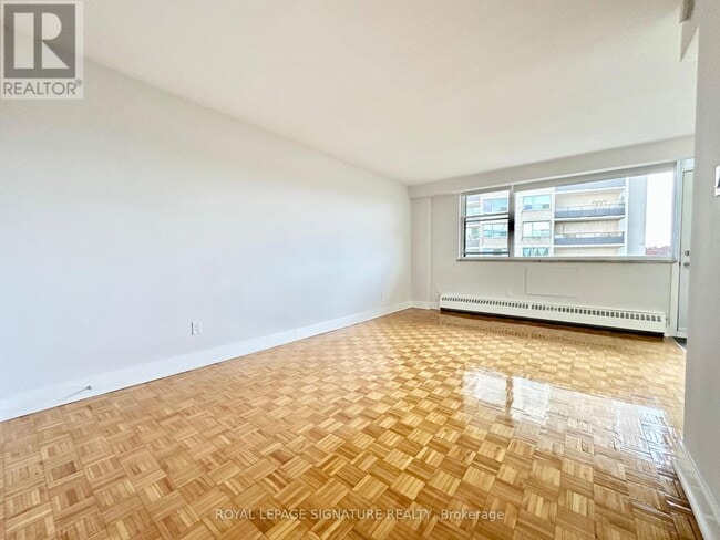 Building Photo - 276 St George St