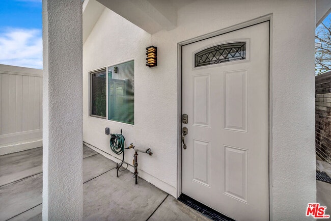 Foto del edificio - 10953 Whitegate Ave