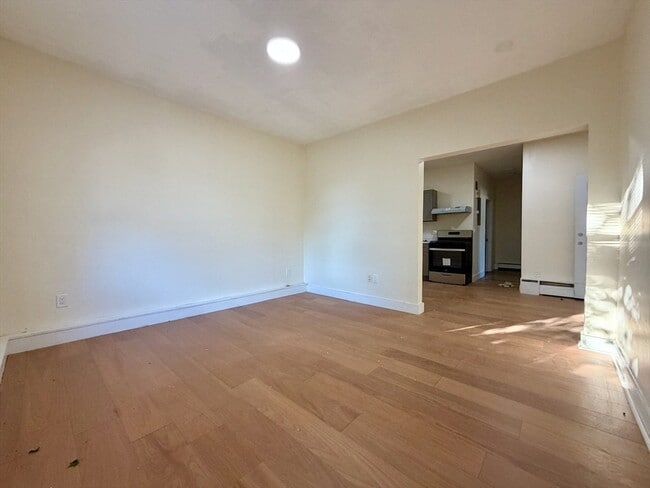 Building Photo - 29 Astoria St