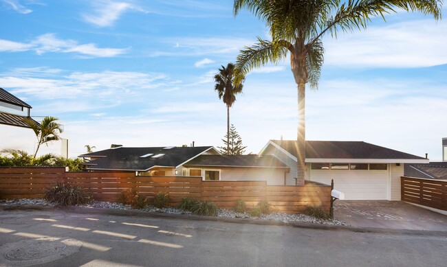 Building Photo - 2663 Solana Way