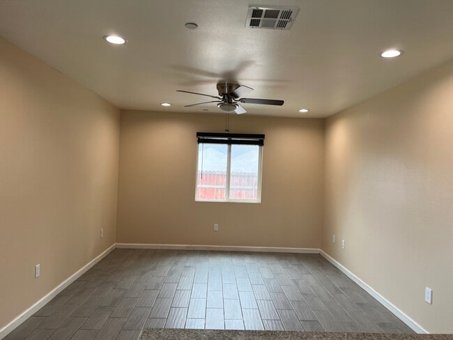 Foto del edificio - 10627 Lind Ave