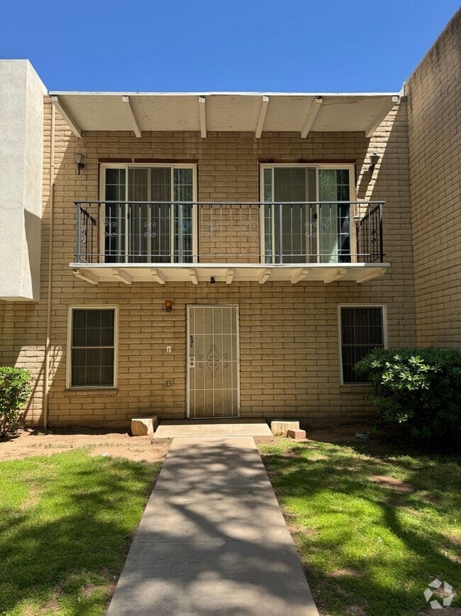 Building Photo - 532 E 4th Pl