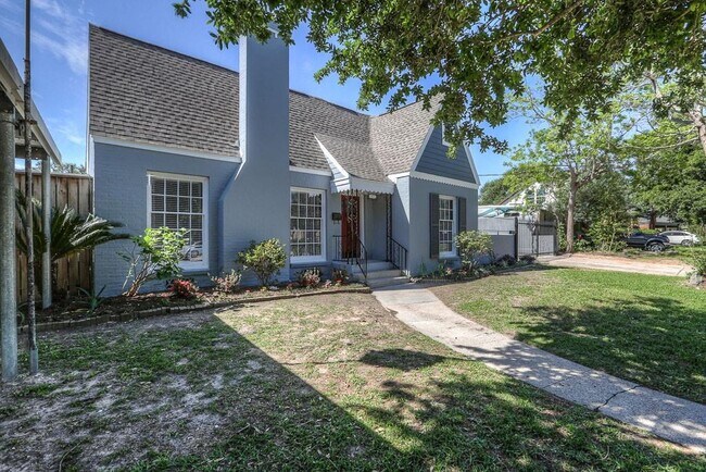 Foto del edificio - 606 Avenue of Oaks St