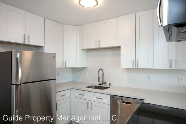 Building Photo - 2113 N 107th St