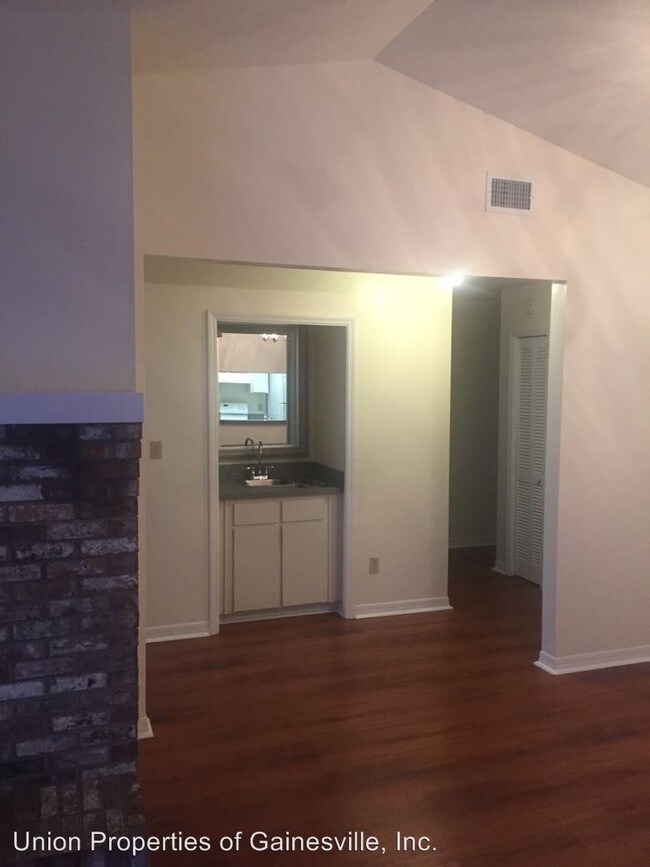 Building Photo - 2 br, 2 bath House - 4132 NW 18th Drive