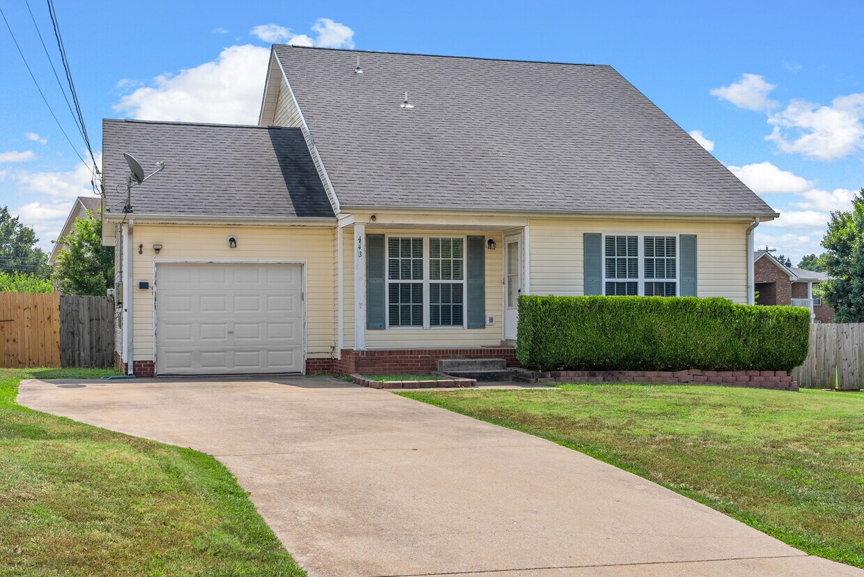 Primary Photo - 443 Cranklen Cir