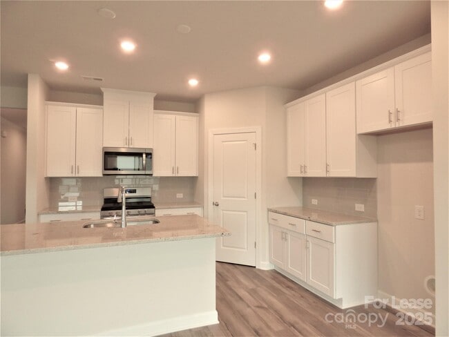 Building Photo - 1057 Red Apple St