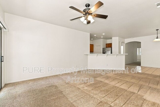 Building Photo - 1136 E Nickleback St