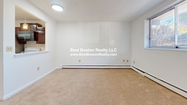 Building Photo - 435 Shirley St