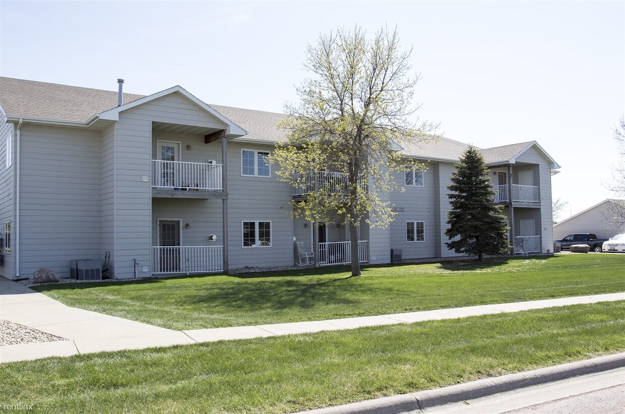 Primary Photo - 805 E Ryan Dr