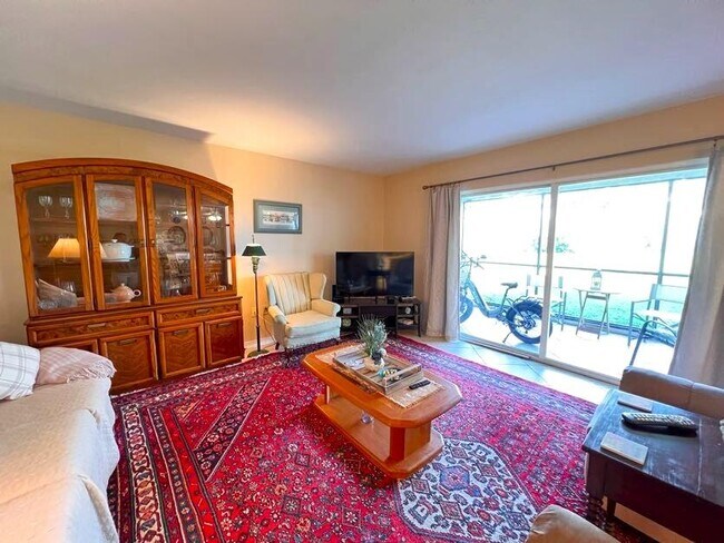Foto del edificio - 5801 N Atlantic Ave