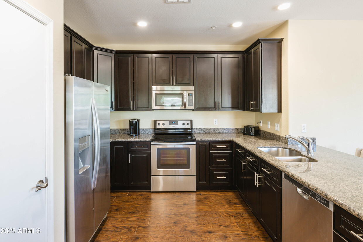 Foto principal - 7726 E Baseline Rd