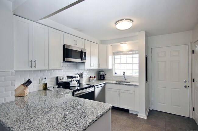 Foto del edificio - 256 Washington Blvd