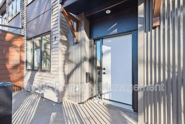 Photo du bâtiment - 10335-10135 135 St NW