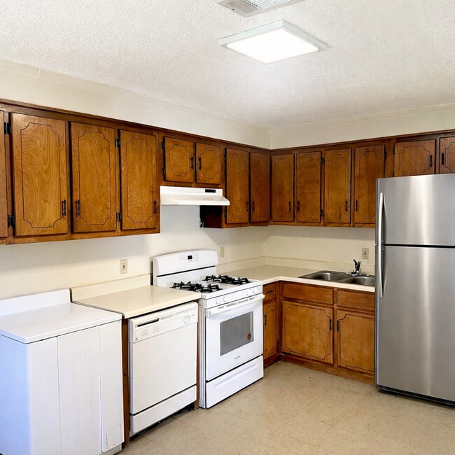 Foto del edificio - 107 Dorman Ave