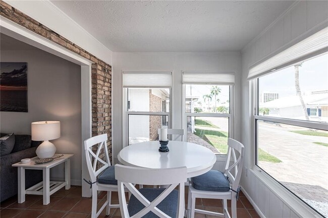 Building Photo - 6020 Midnight Pass Rd