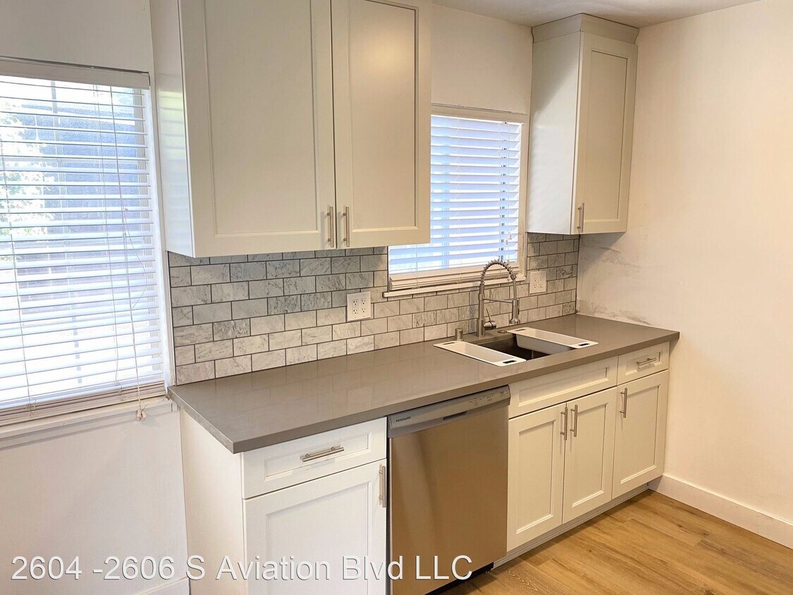 Primary Photo - 2604-2606 S Aviation Blvd