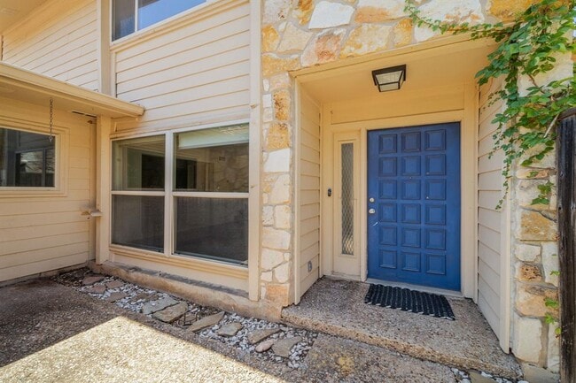 Building Photo - 8402 Alta Mesa