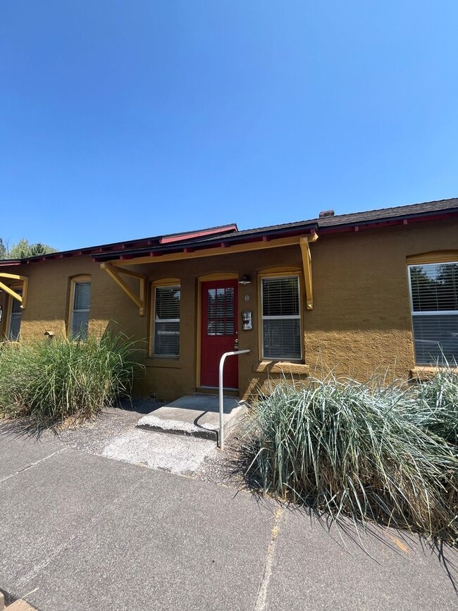 Building Photo - 310 NW Harriman St