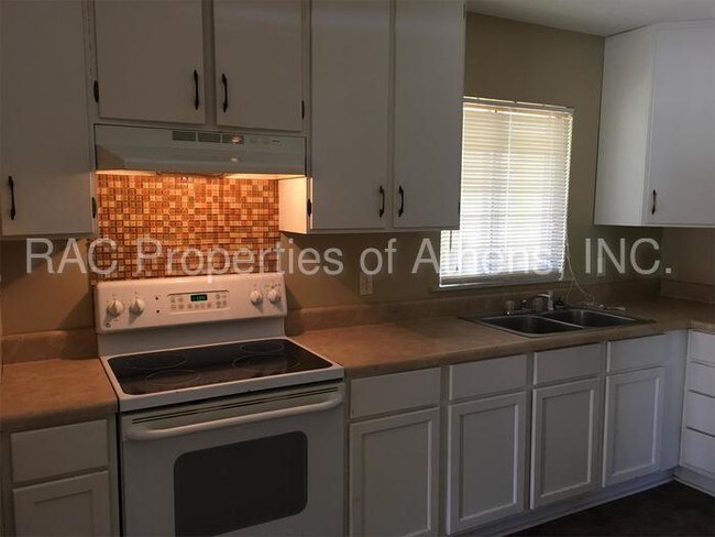 Foto del edificio - 270 Lavender Rd