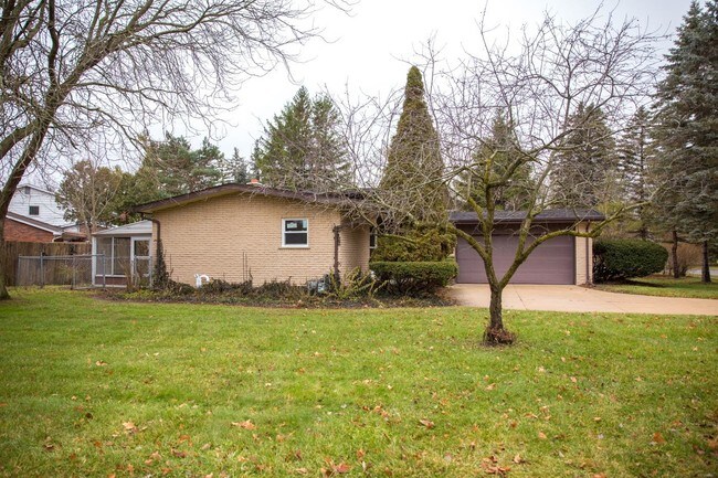 Building Photo - 2515 Esch Ave