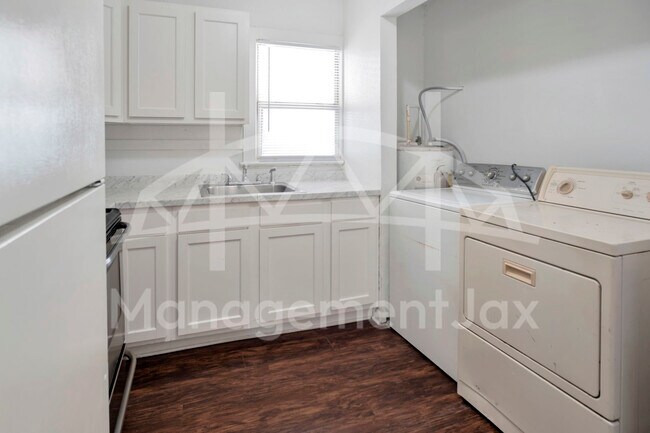 Foto del edificio - 1671 W 35th St