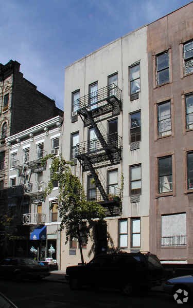 Foto del edificio - 235 W 15th St