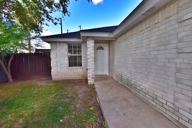Building Photo - 2021 La Cantera St