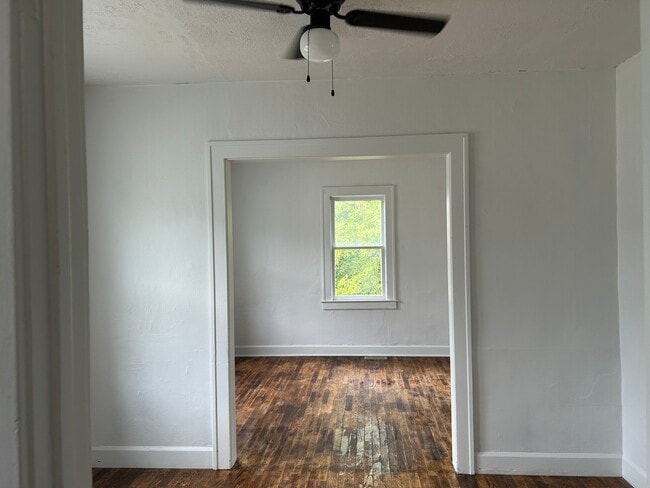Building Photo - 2073 E Boatfield Ave