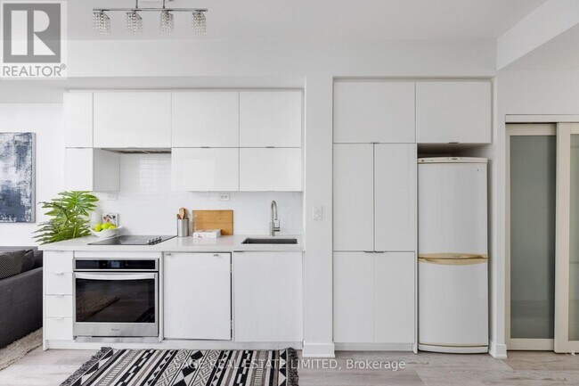 Building Photo - 21 Iceboat Terr