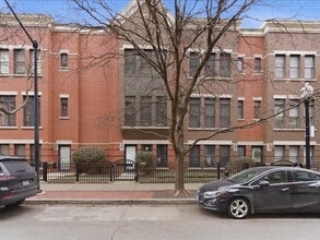 Building Photo - 842 W 15th Pl
