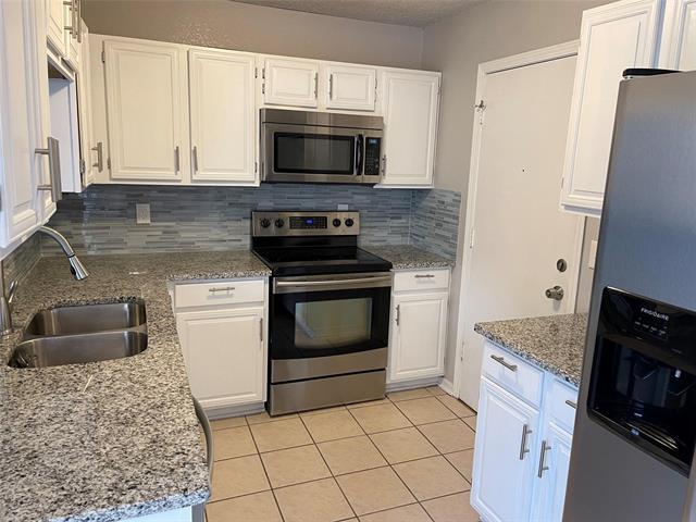 Foto del edificio - 18159 Whispering Gables Ln