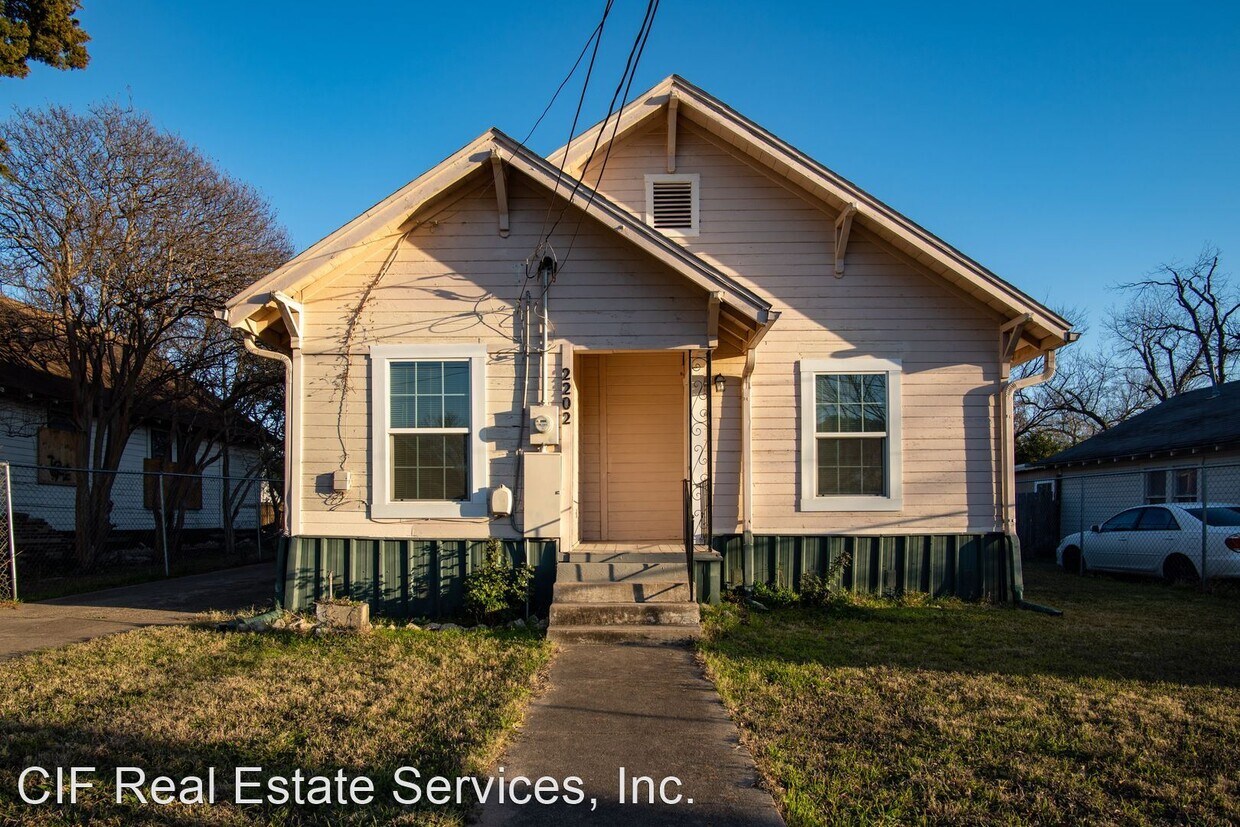 Primary Photo - 2 br, 1 bath House - 2202 Burnett Ave