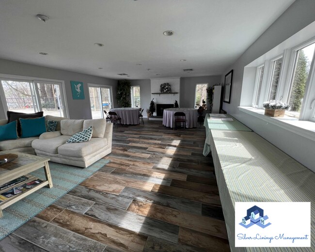 Foto del edificio - Massive lake front condo with tons of amen...