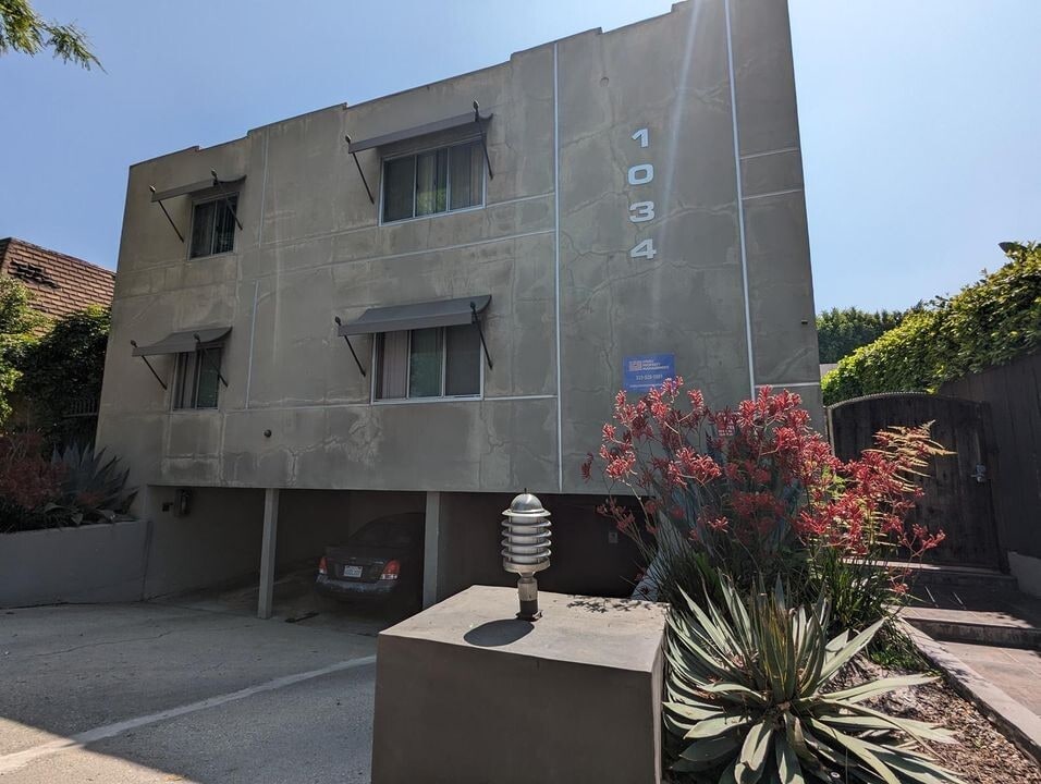 Building Photo - 1034 N Martel Ave