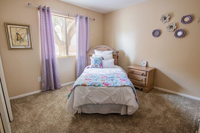 Building Photo - 15100 Golden Eagle Dr