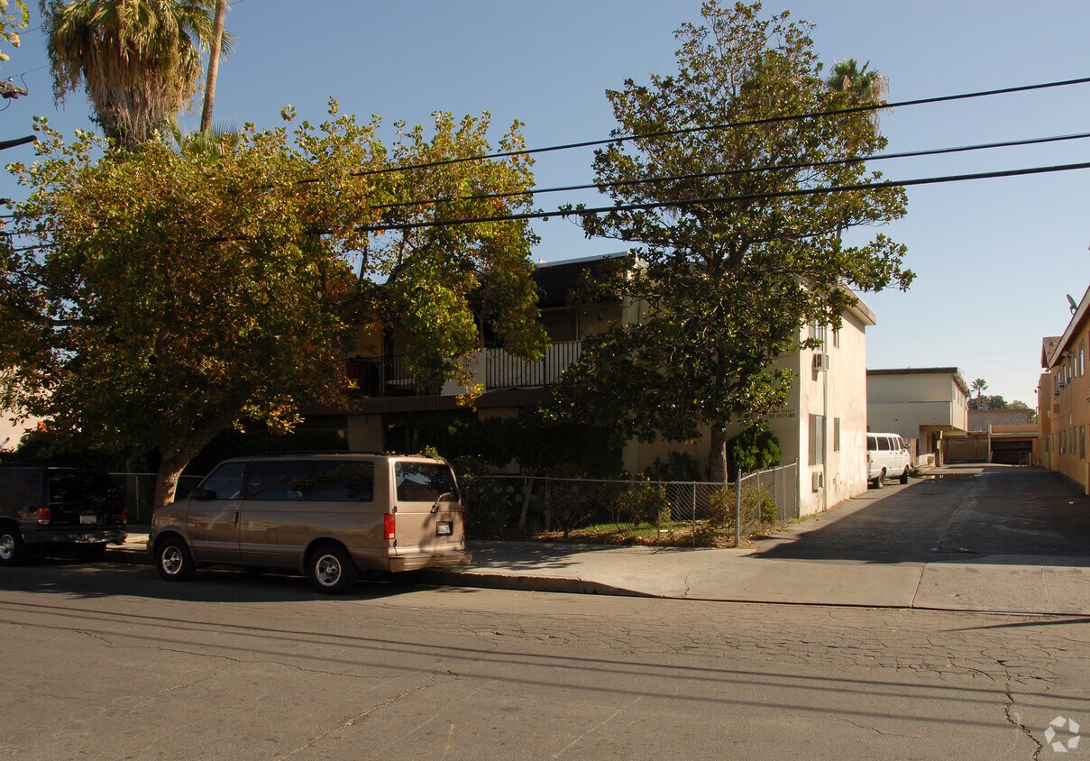 Building Photo - Darby Laman Apartments