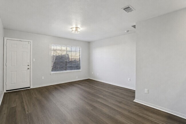Foto del edificio - 4021 Preferred Pl