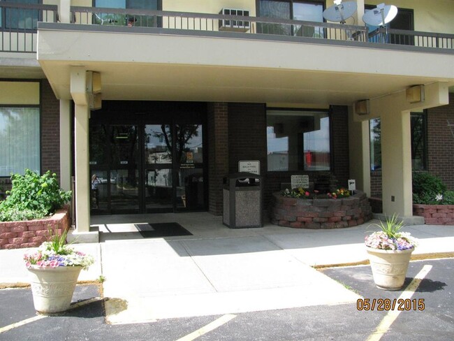 Foto del edificio - 7988 N Michigan Rd