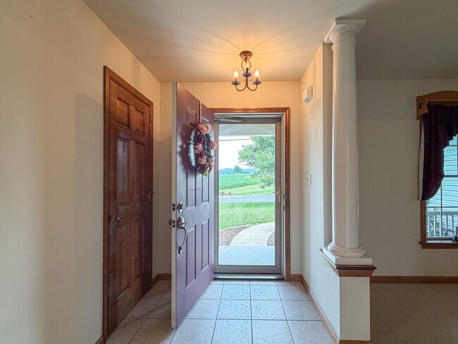 Foto del edificio - 1387 Sheep Hill Rd