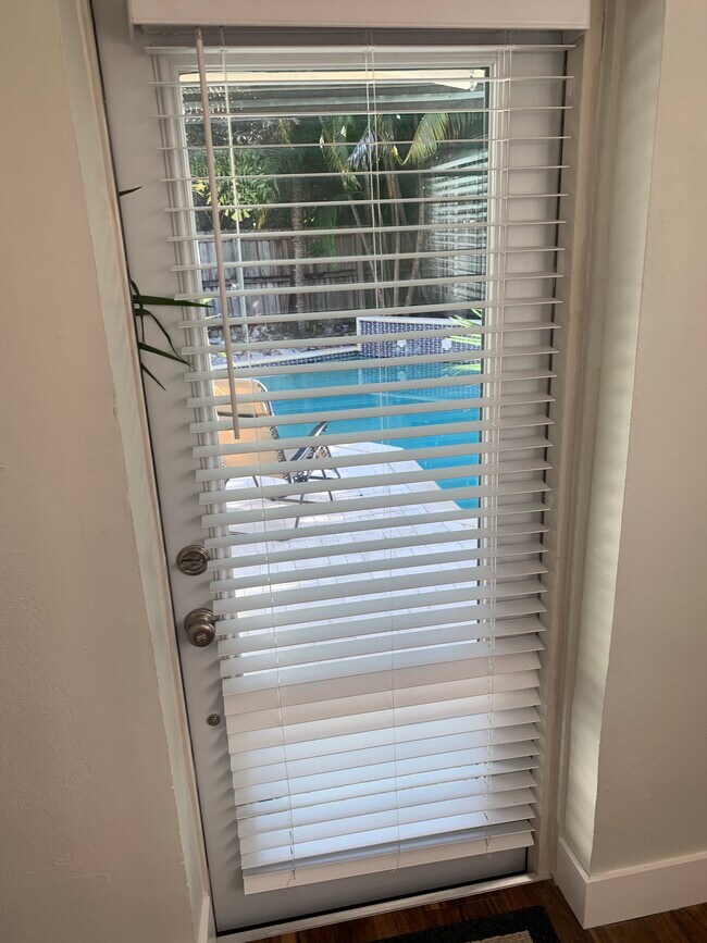 Building Photo - 2000 NE 2nd Ave