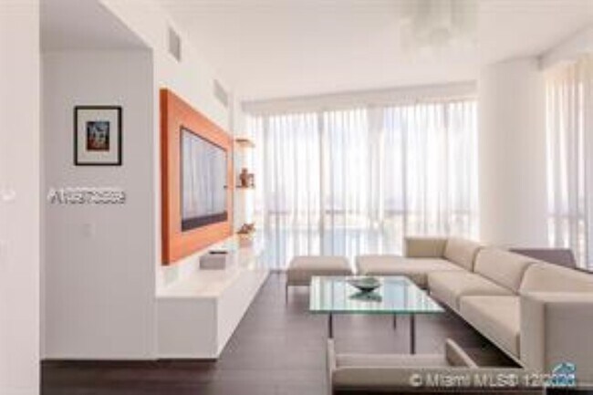 Building Photo - 1100 Biscayne Blvd