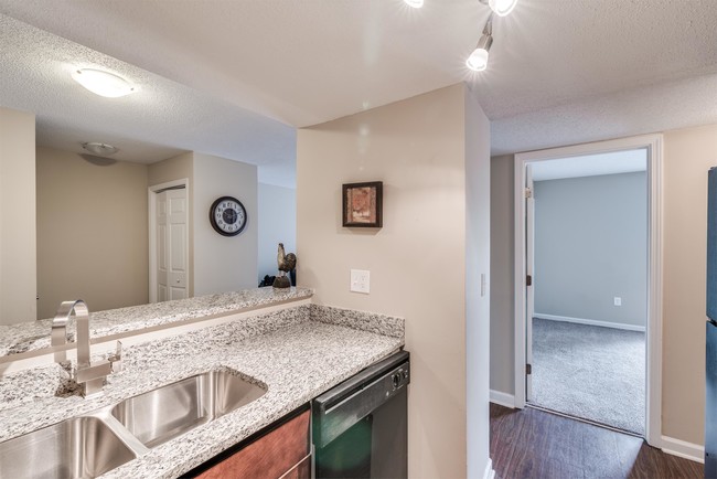 Building Photo - 3234 Kenelworth Dr